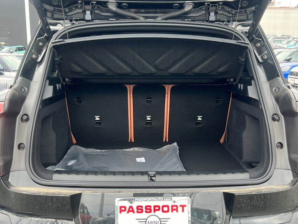 Vehicle image 11 of 21