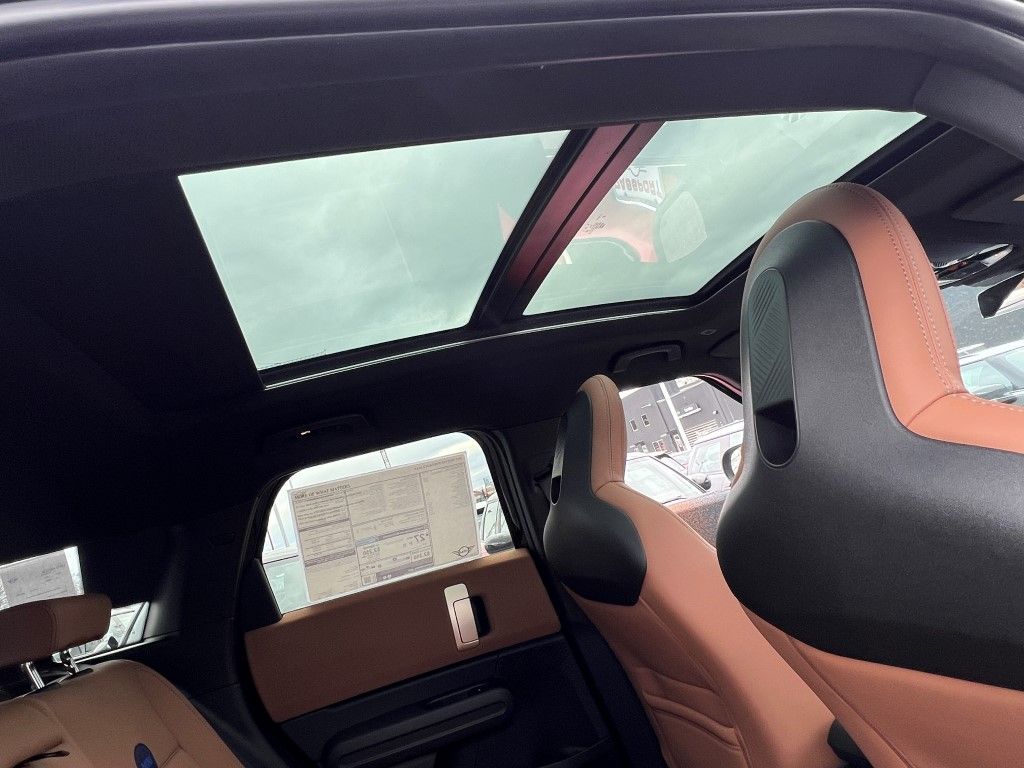 Vehicle image 9 of 21