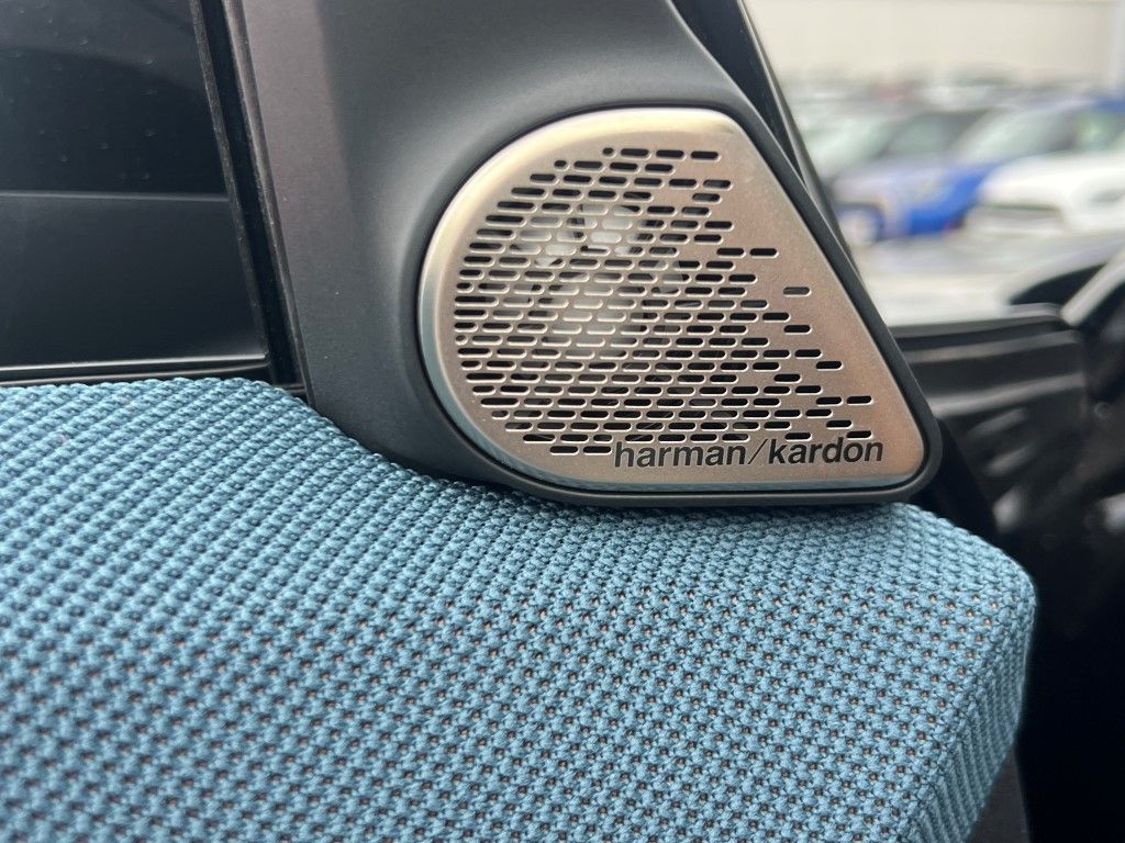 Vehicle image 19 of 21