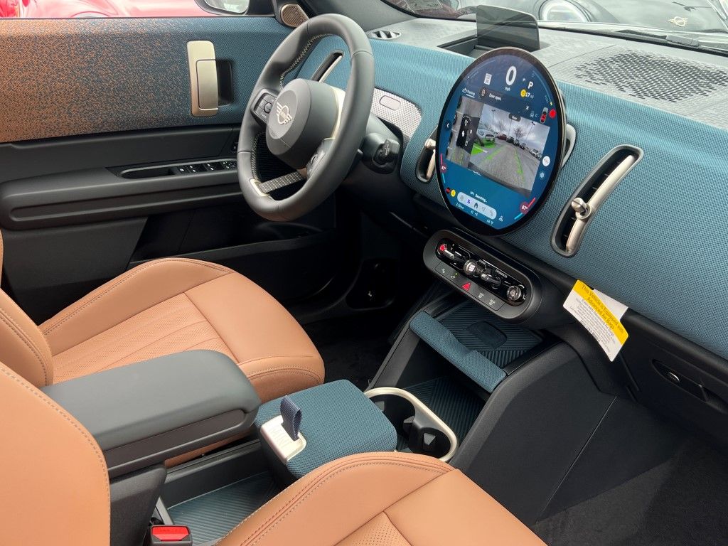 Vehicle image 8 of 21
