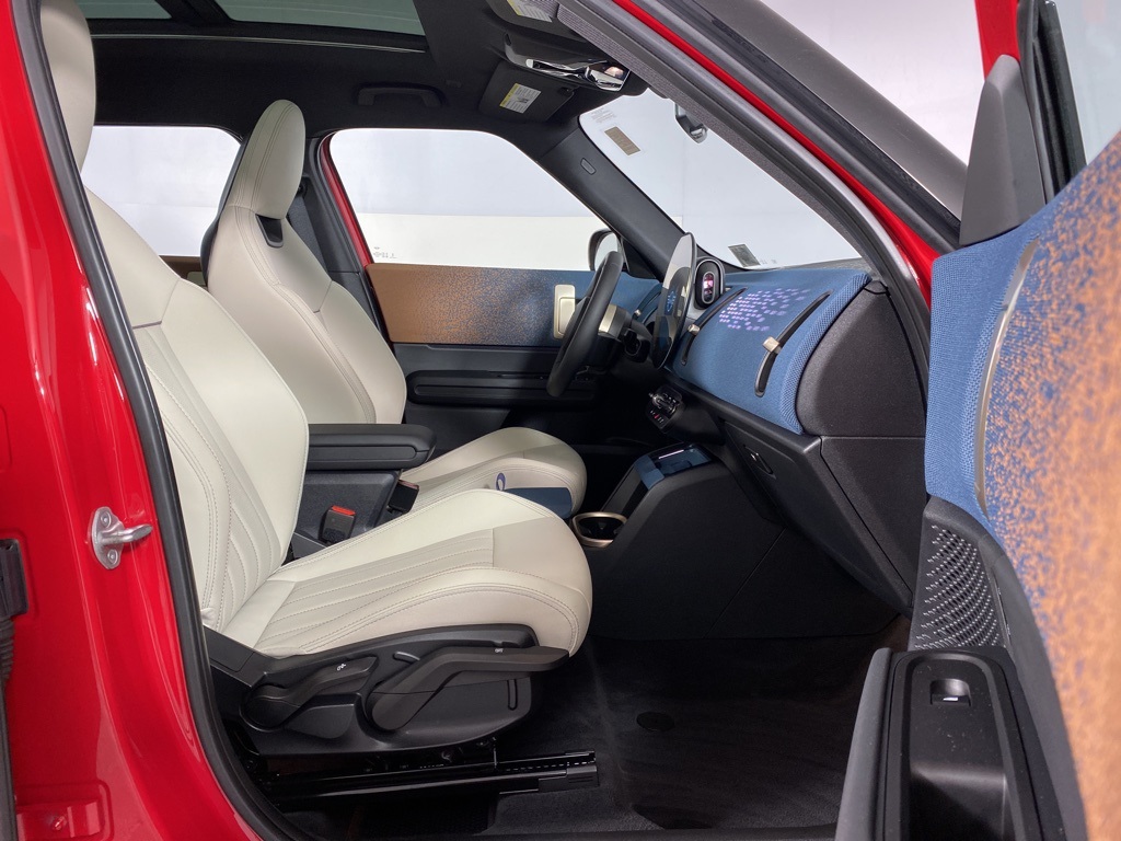 Vehicle image 13 of 27