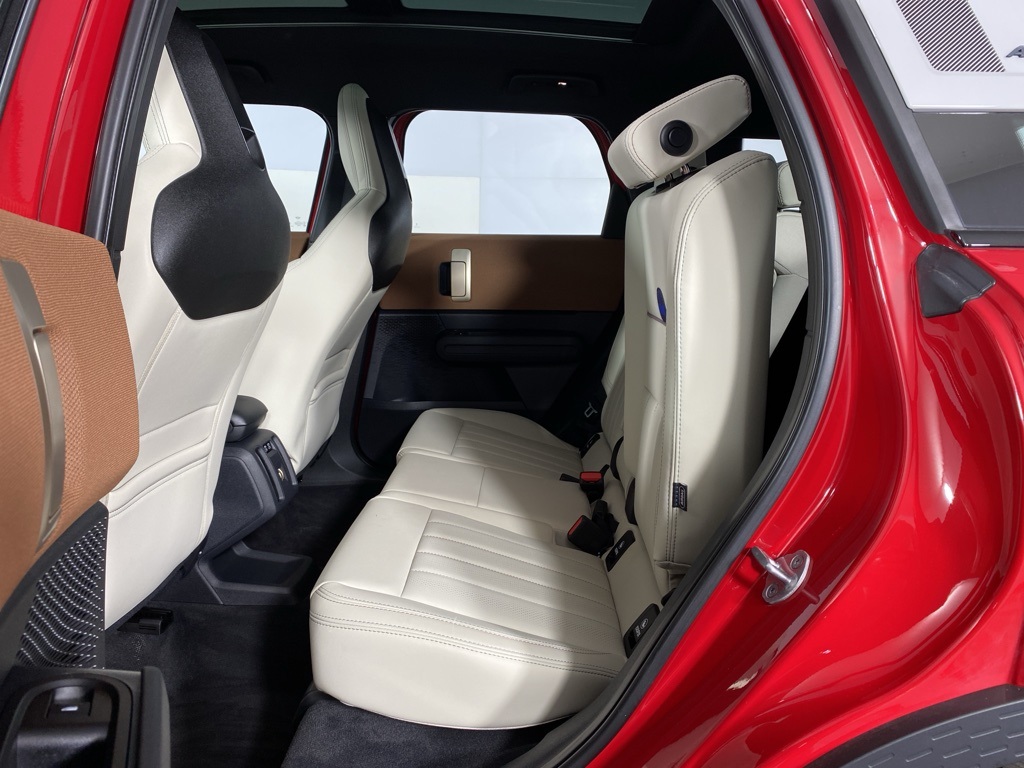 Vehicle image 15 of 27