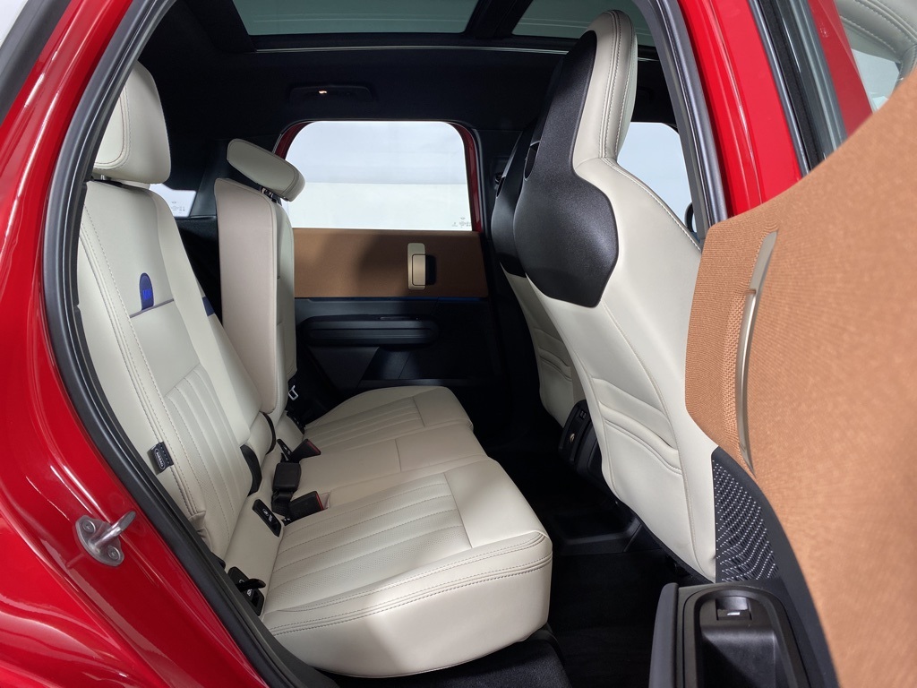 Vehicle image 14 of 27
