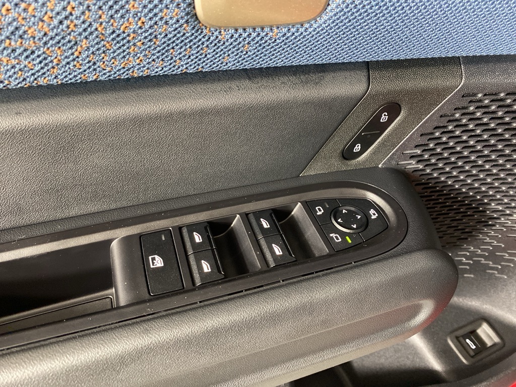 Vehicle image 26 of 27