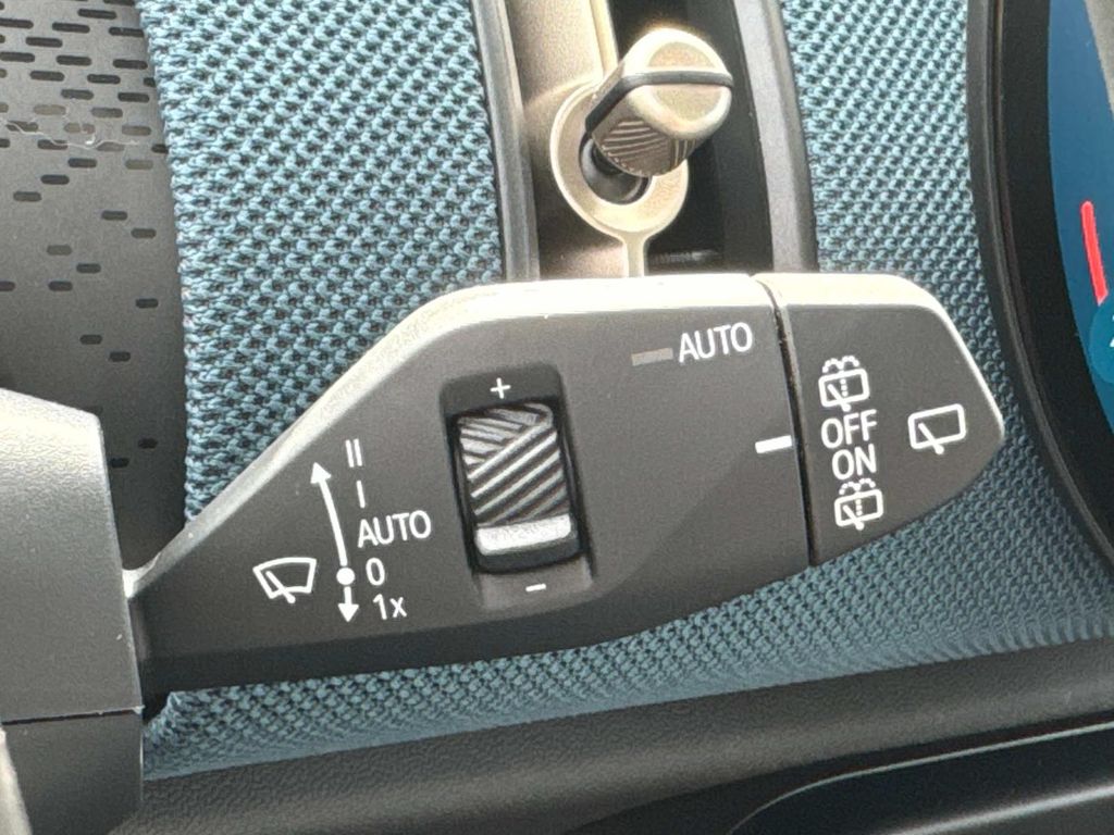 Vehicle image 16 of 30