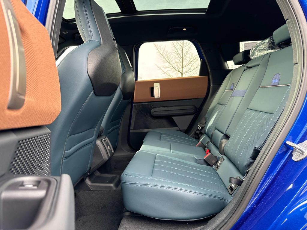 Vehicle image 26 of 30