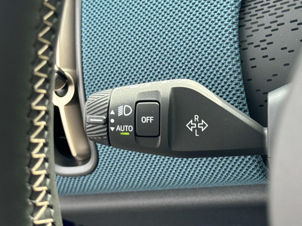 Vehicle image 15 of 30
