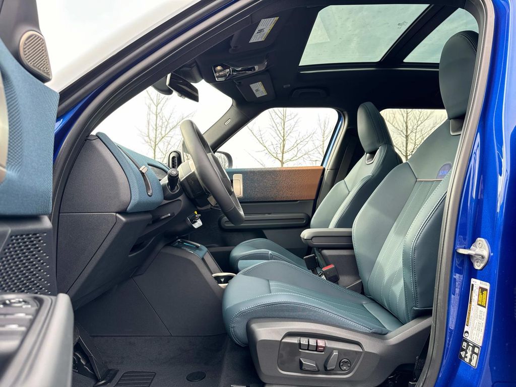 Vehicle image 24 of 30