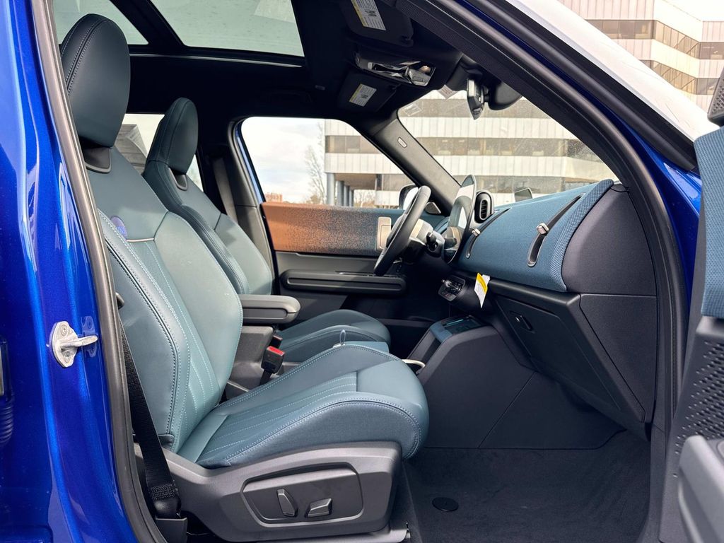 Vehicle image 18 of 30