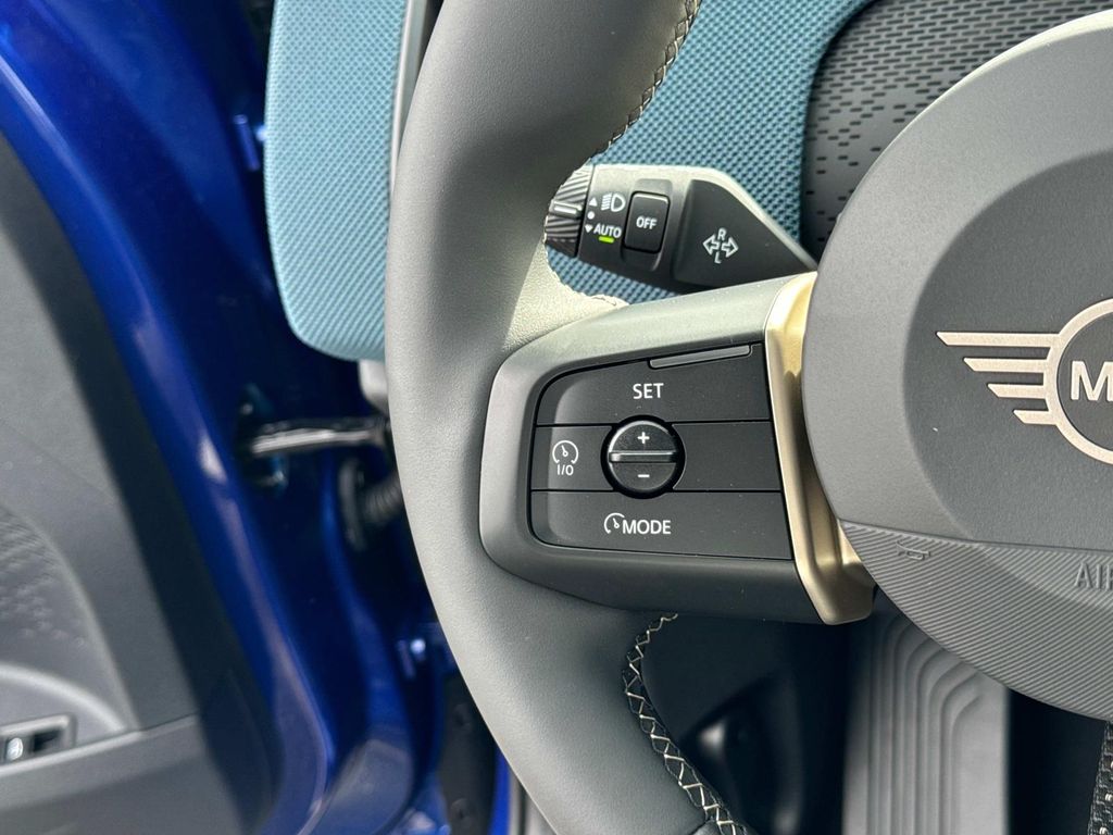 Vehicle image 13 of 30