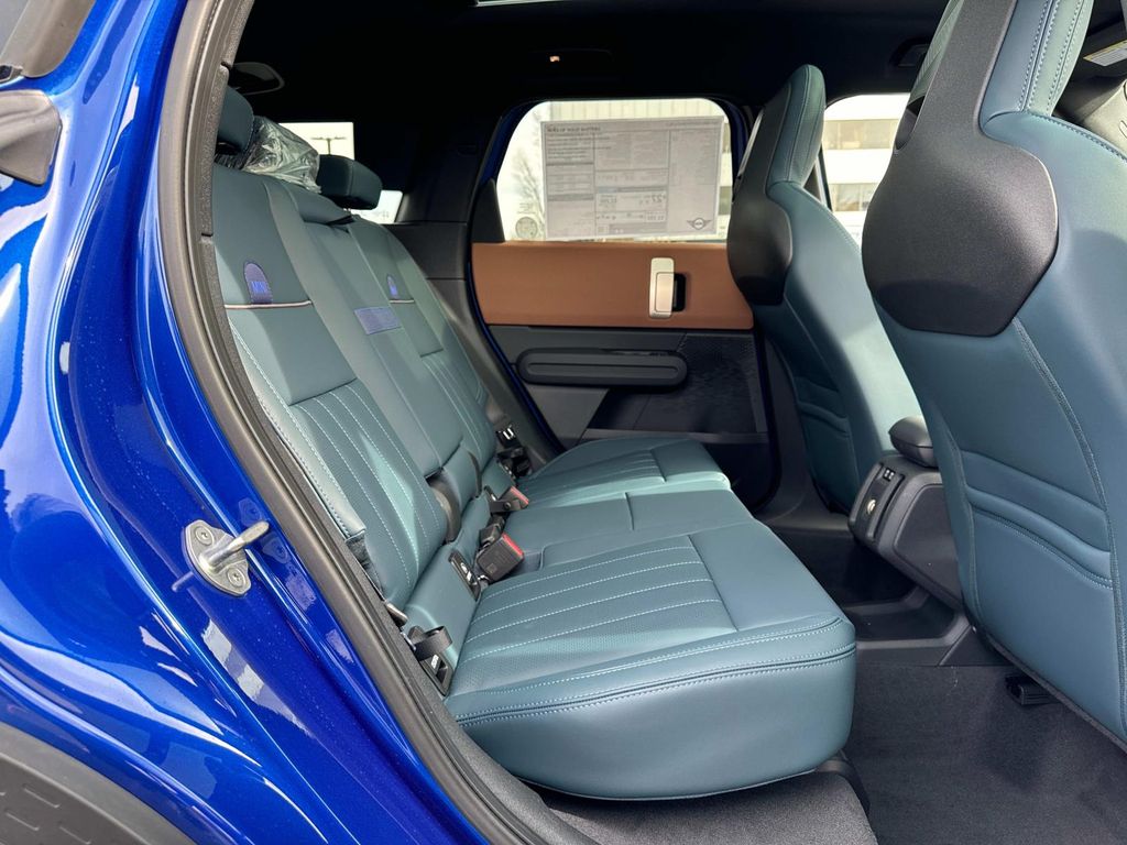 Vehicle image 19 of 30