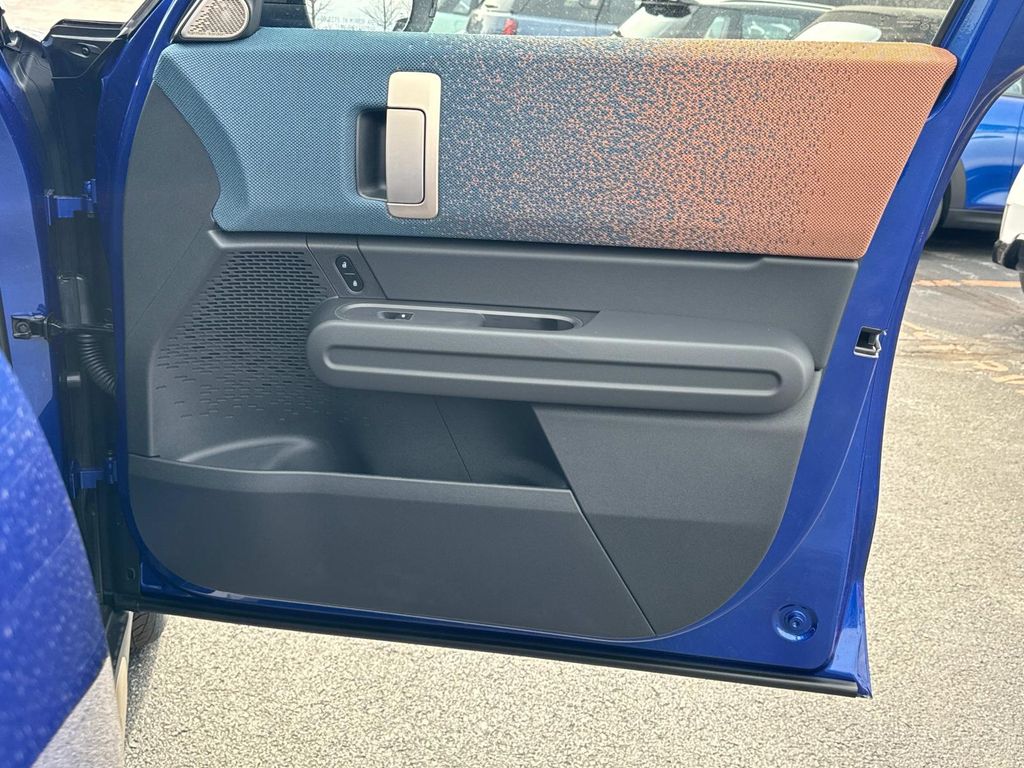 Vehicle image 17 of 30