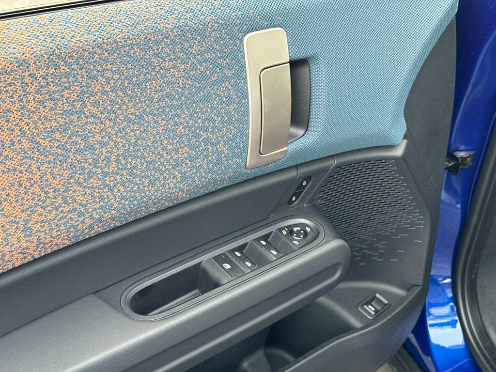 Vehicle image 23 of 30