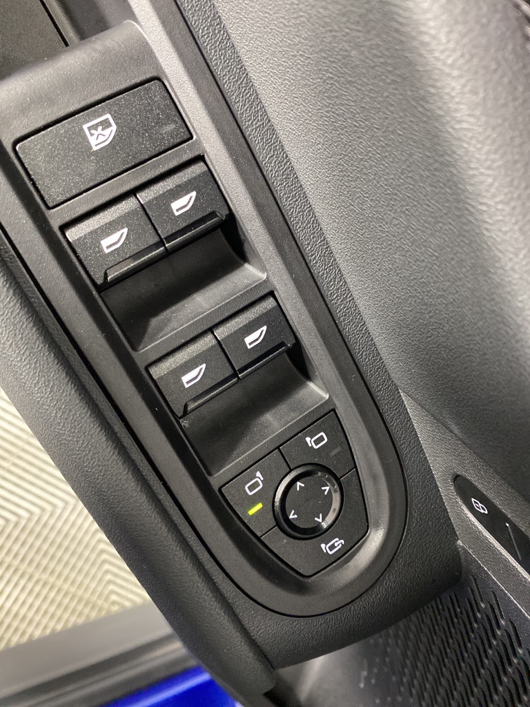 Vehicle image 20 of 23
