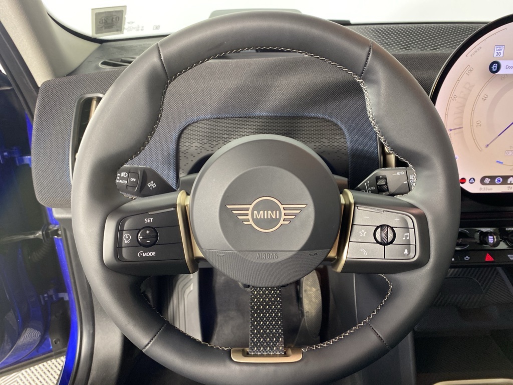 Vehicle image 16 of 23