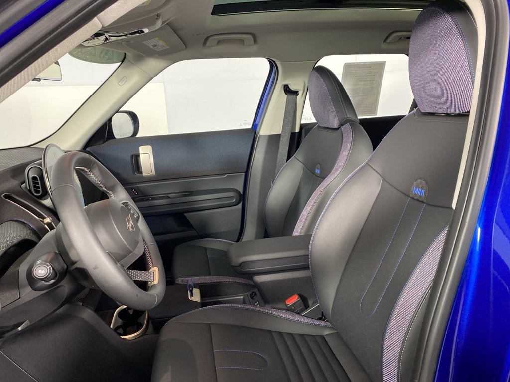 Vehicle image 14 of 23