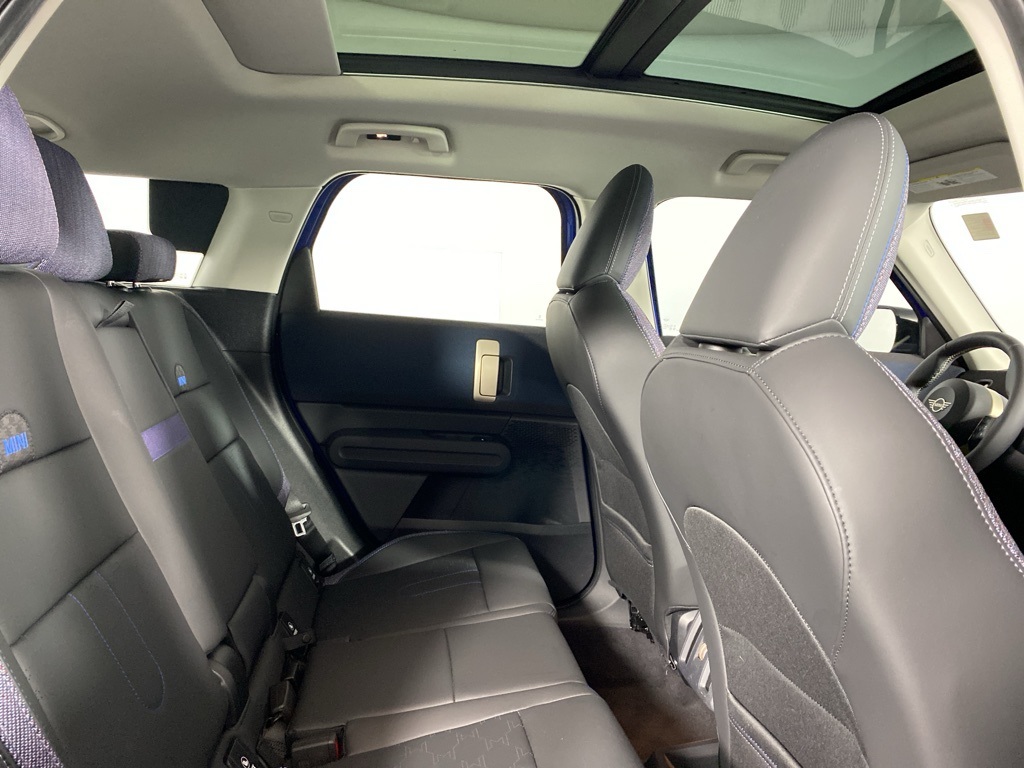 Vehicle image 11 of 23