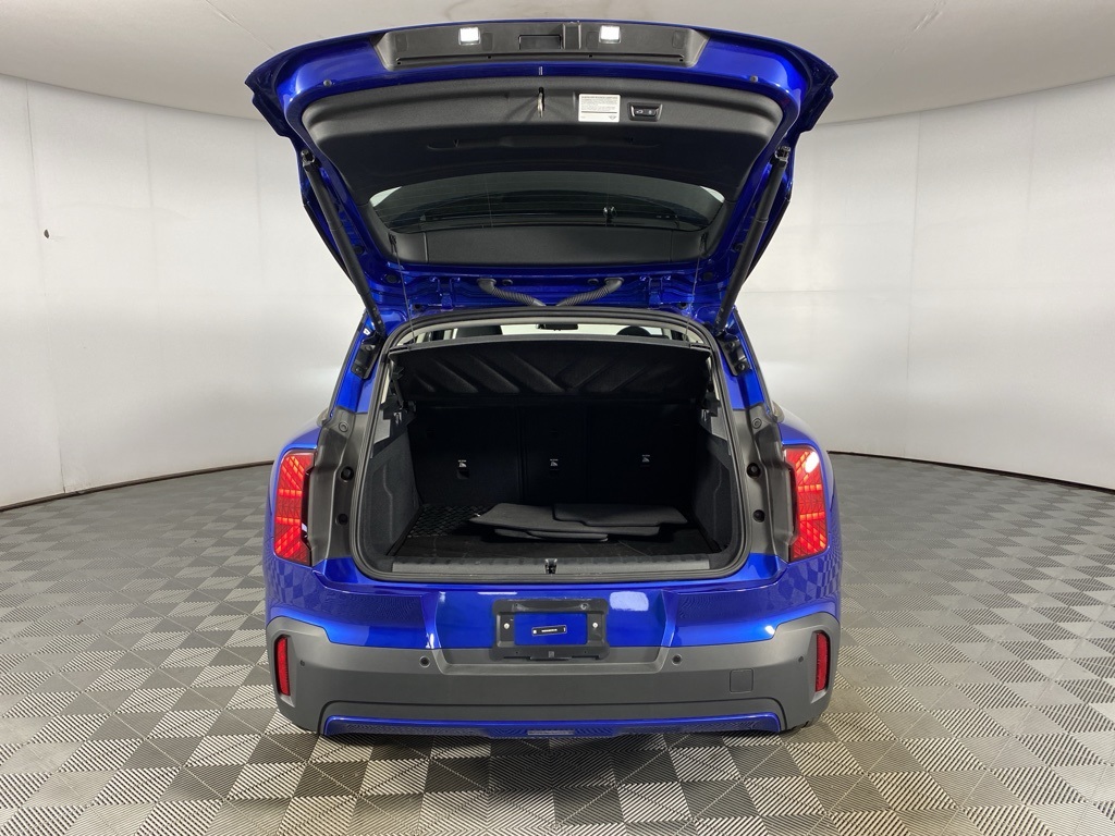 Vehicle image 10 of 23