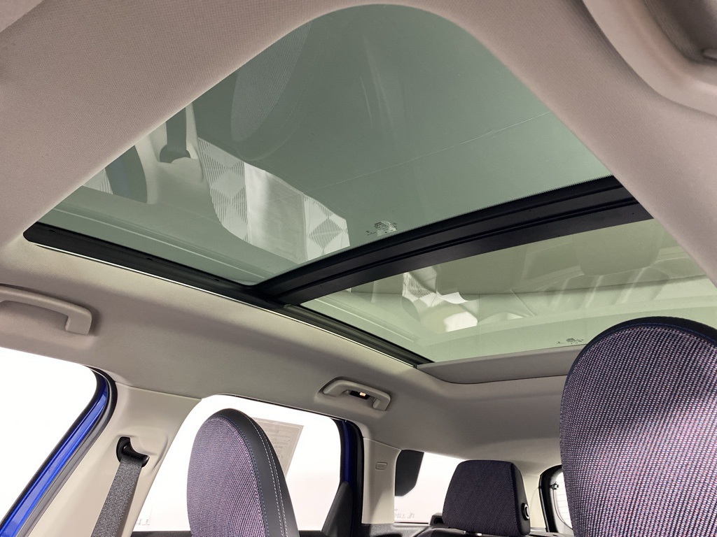 Vehicle image 21 of 23