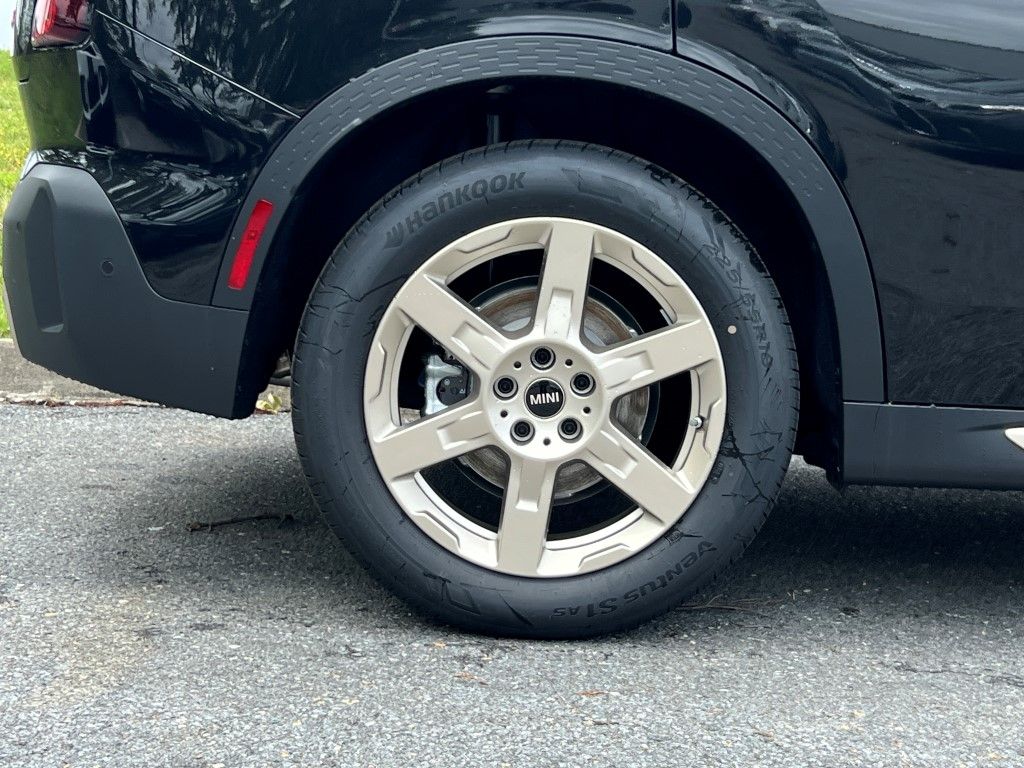 Vehicle image 6 of 24