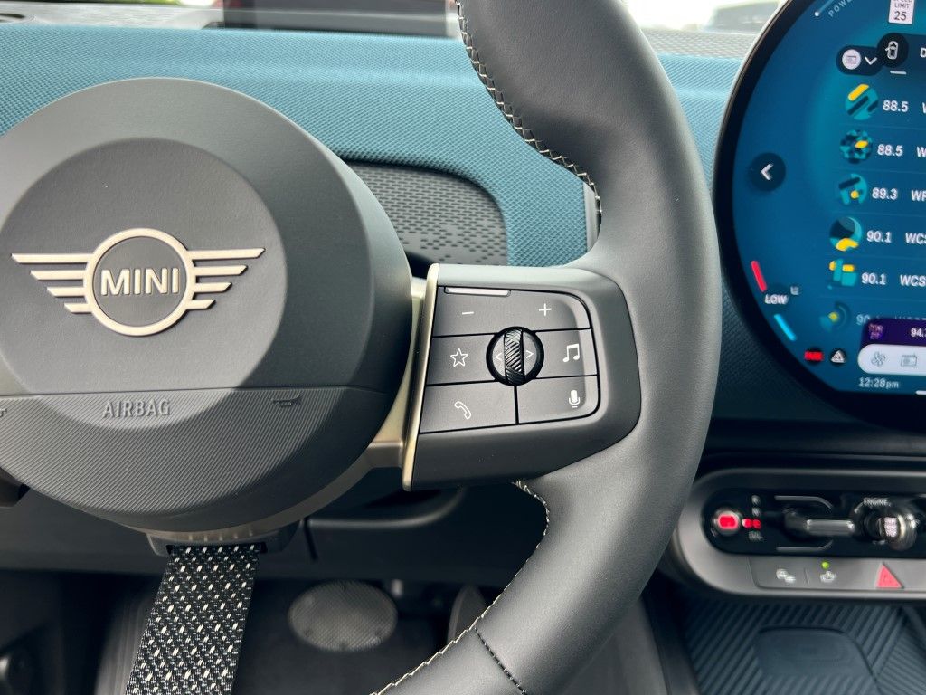 Vehicle image 20 of 24