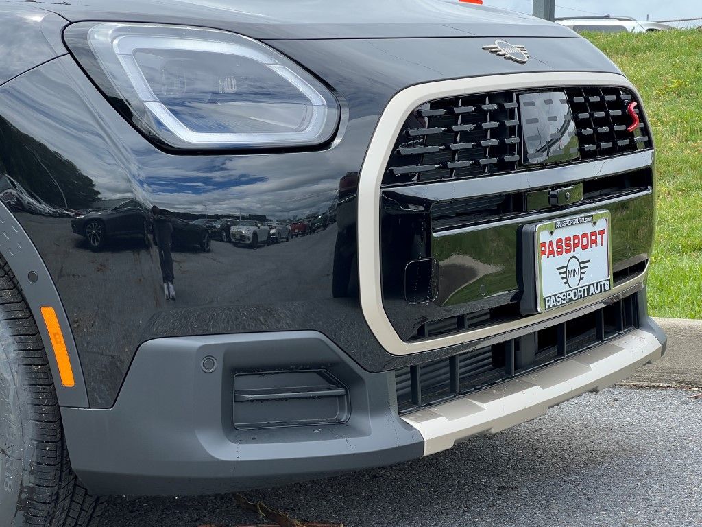 Vehicle image 4 of 24
