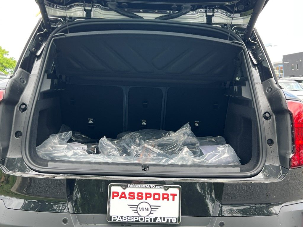 Vehicle image 11 of 24
