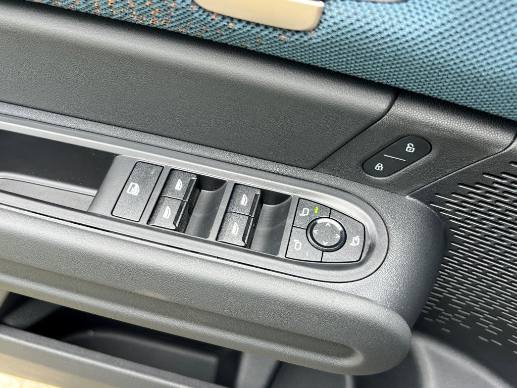 Vehicle image 23 of 24