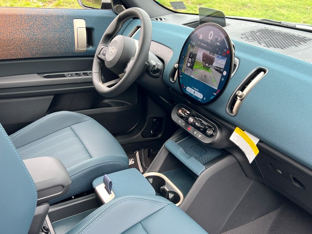 Vehicle image 9 of 24