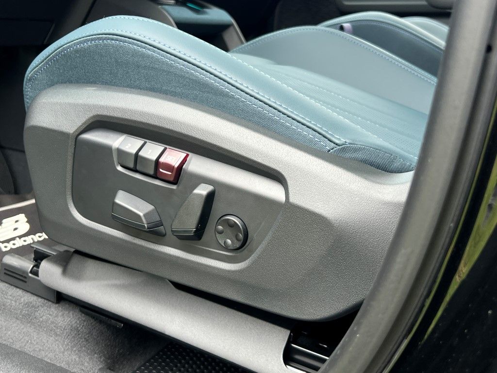 Vehicle image 13 of 24