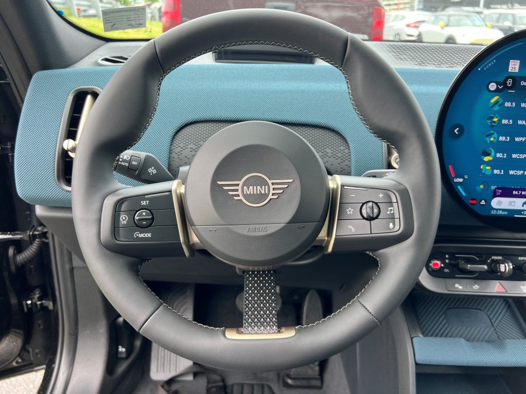 Vehicle image 19 of 24
