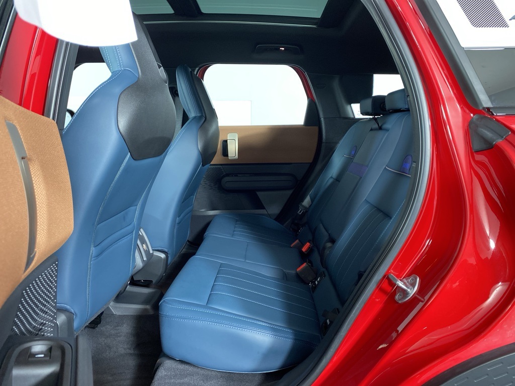 Vehicle image 14 of 28