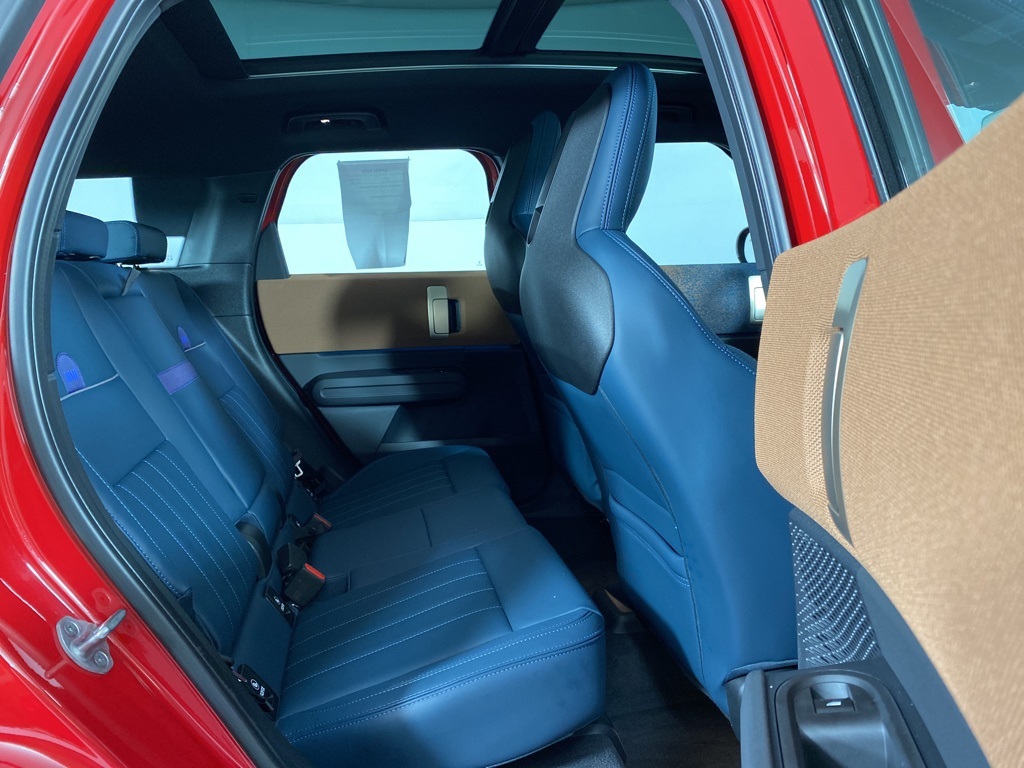 Vehicle image 13 of 28
