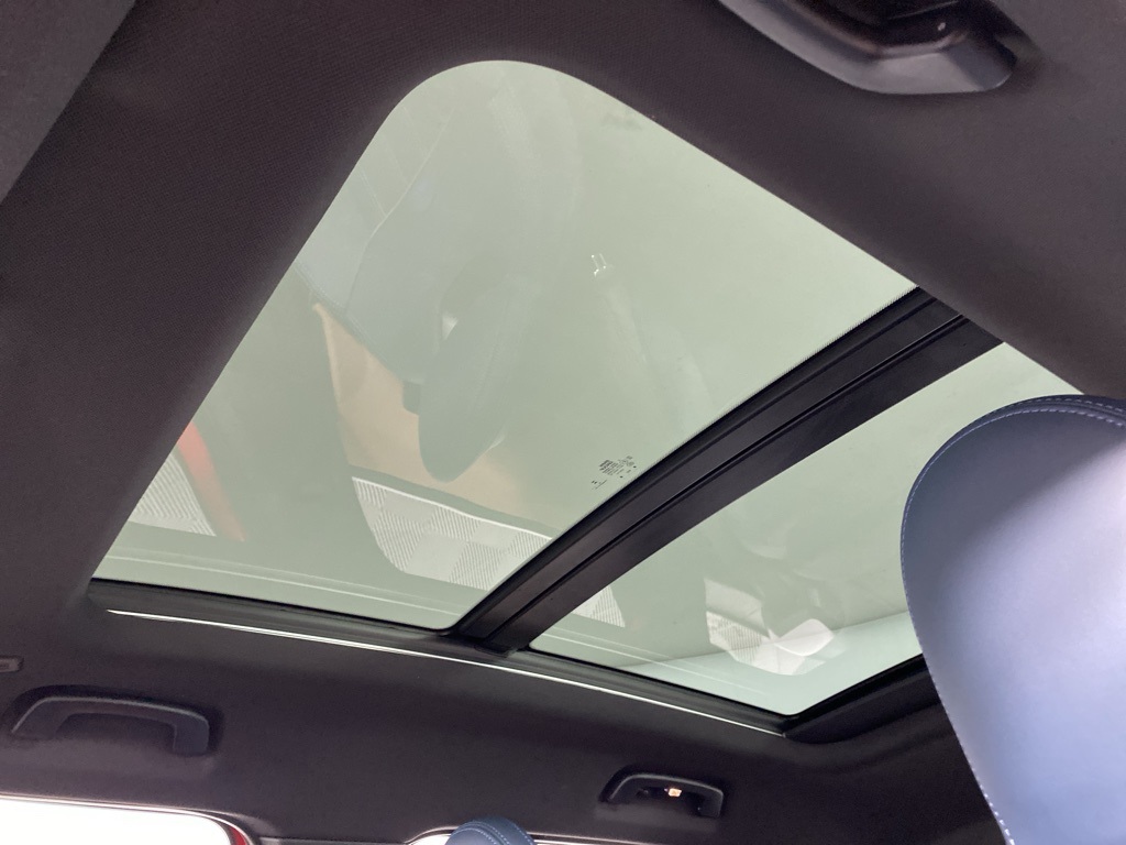 Vehicle image 27 of 28