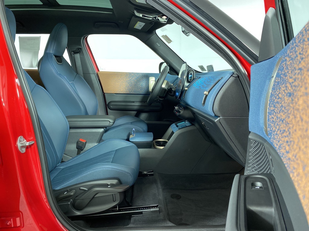 Vehicle image 12 of 28