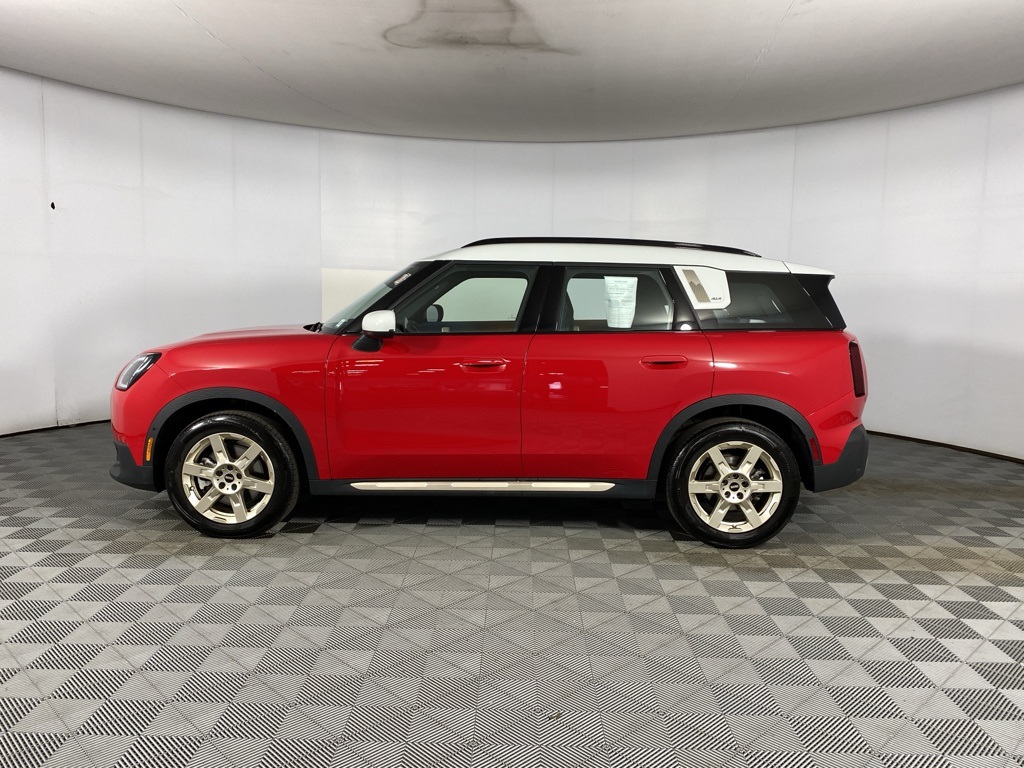 Vehicle image 8 of 28