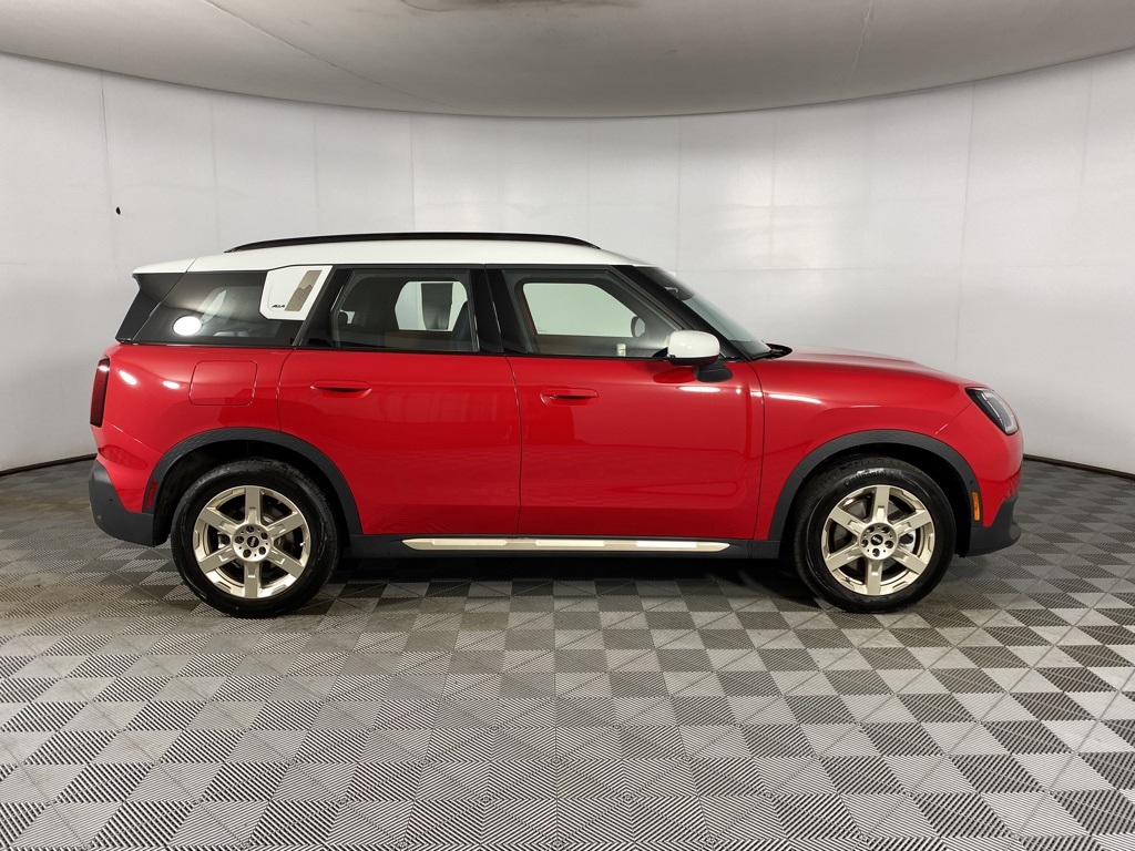 Vehicle image 4 of 28