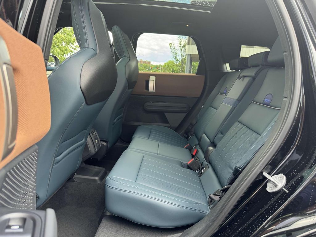 Vehicle image 26 of 30