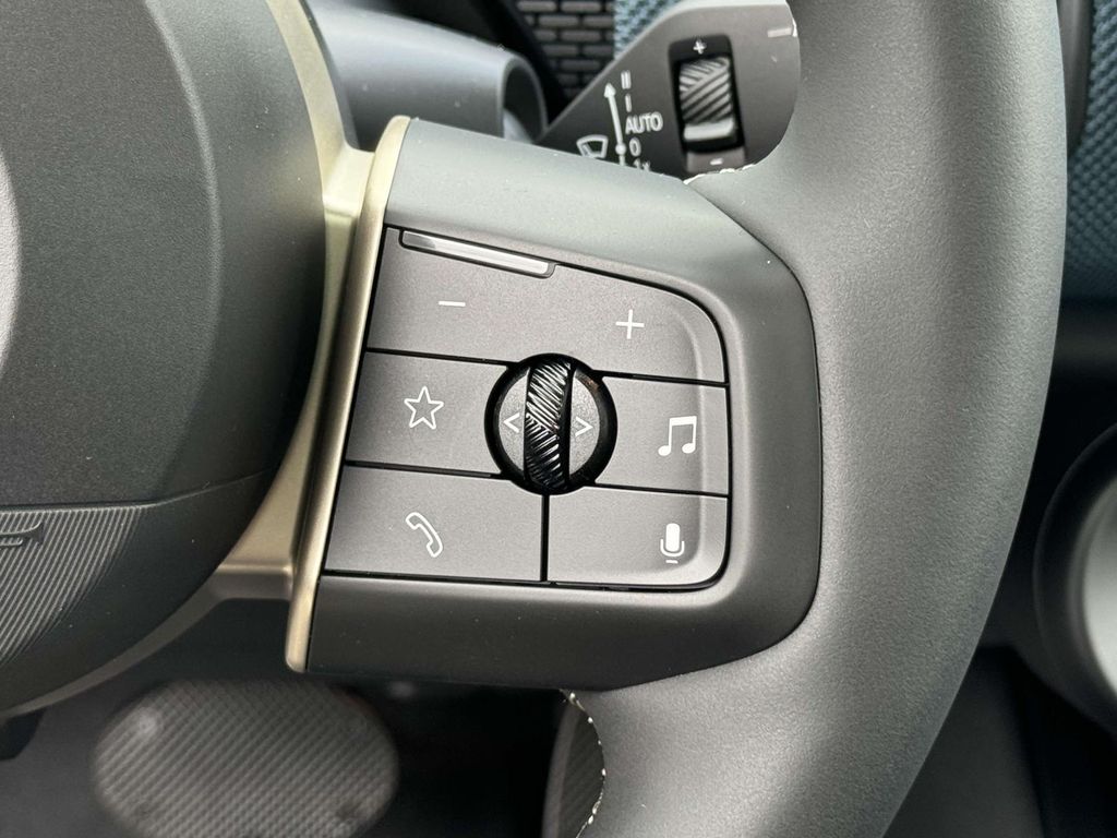 Vehicle image 15 of 30
