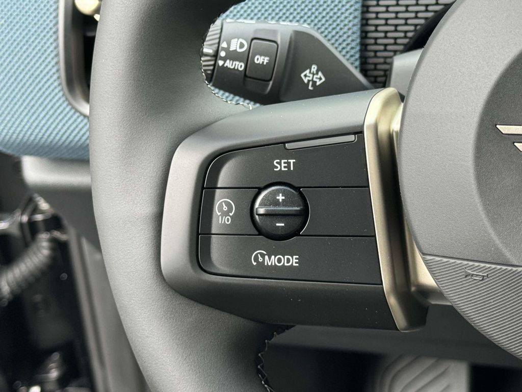 Vehicle image 14 of 30