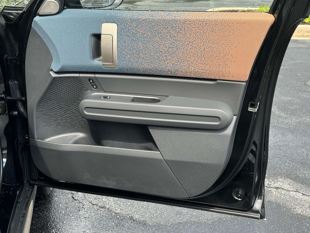 Vehicle image 18 of 30
