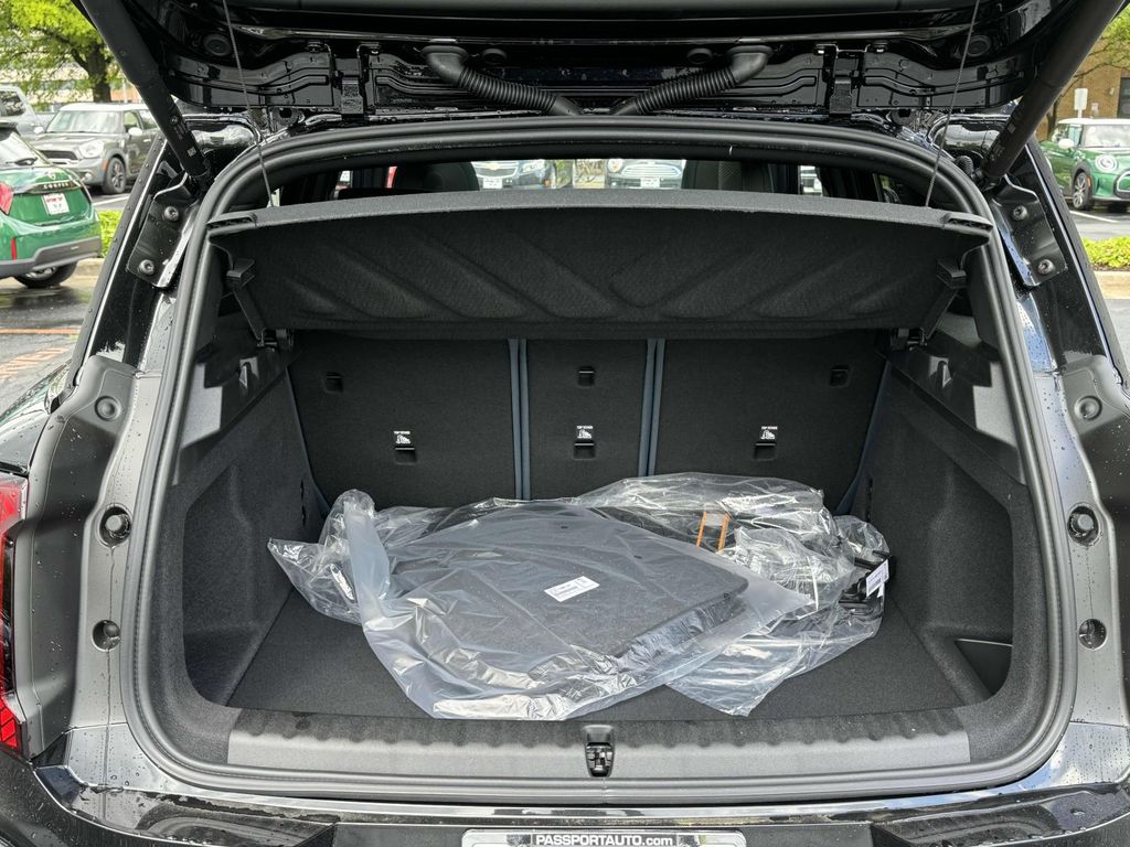 Vehicle image 21 of 30