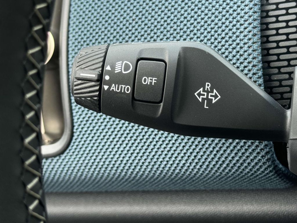 Vehicle image 16 of 30