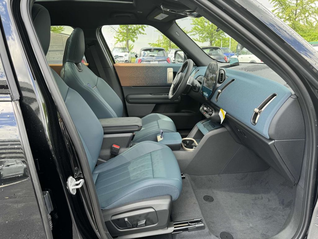 Vehicle image 19 of 30