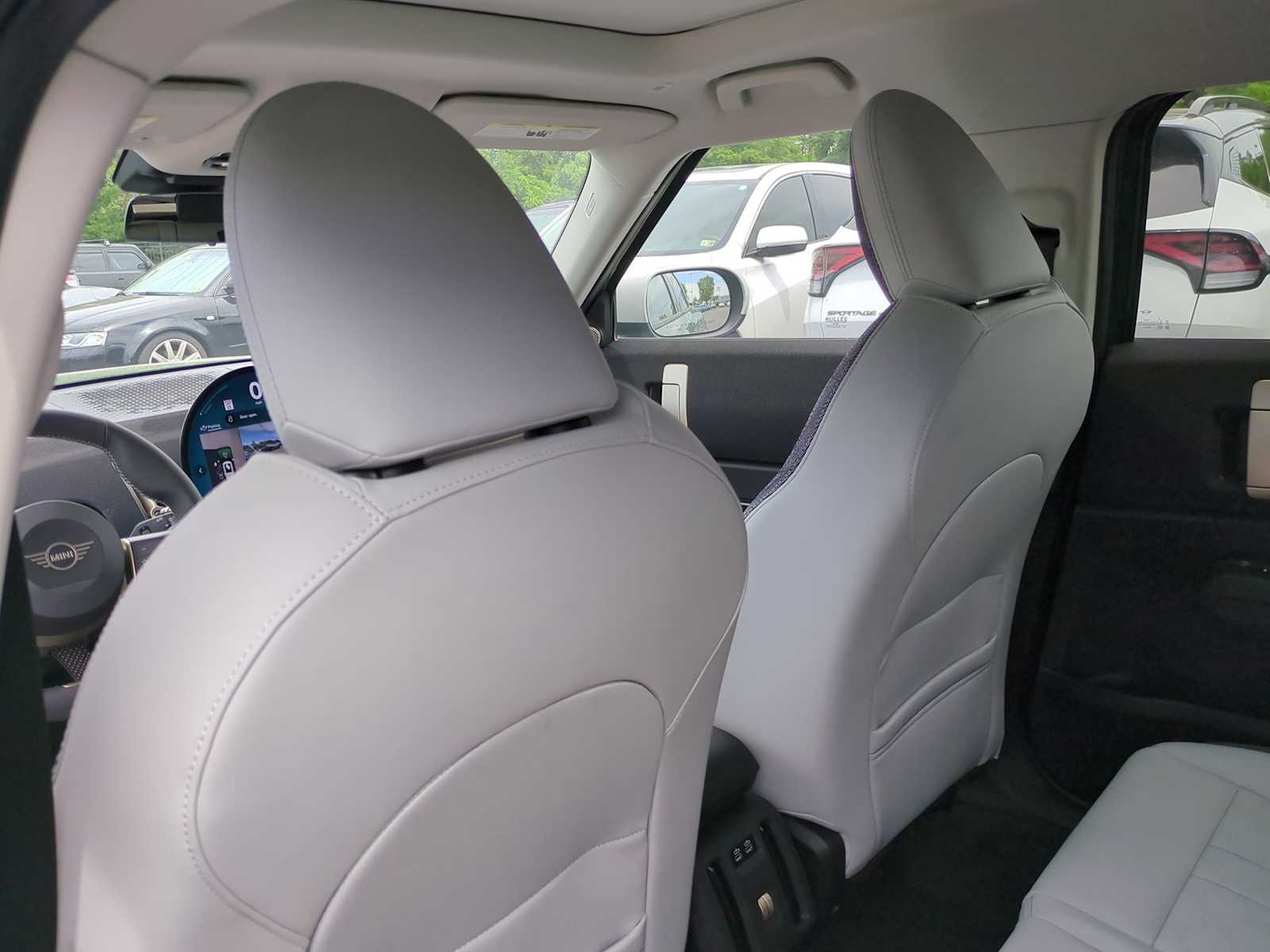 Vehicle image 17 of 36