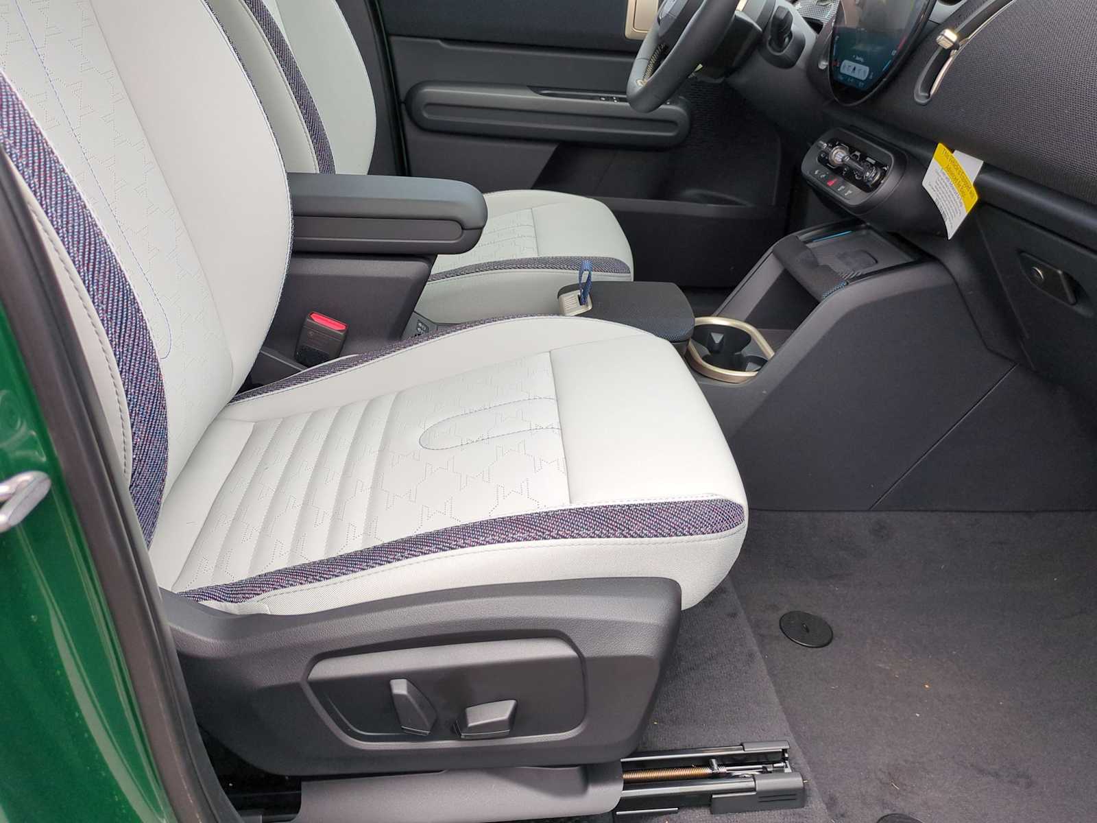Vehicle image 22 of 36
