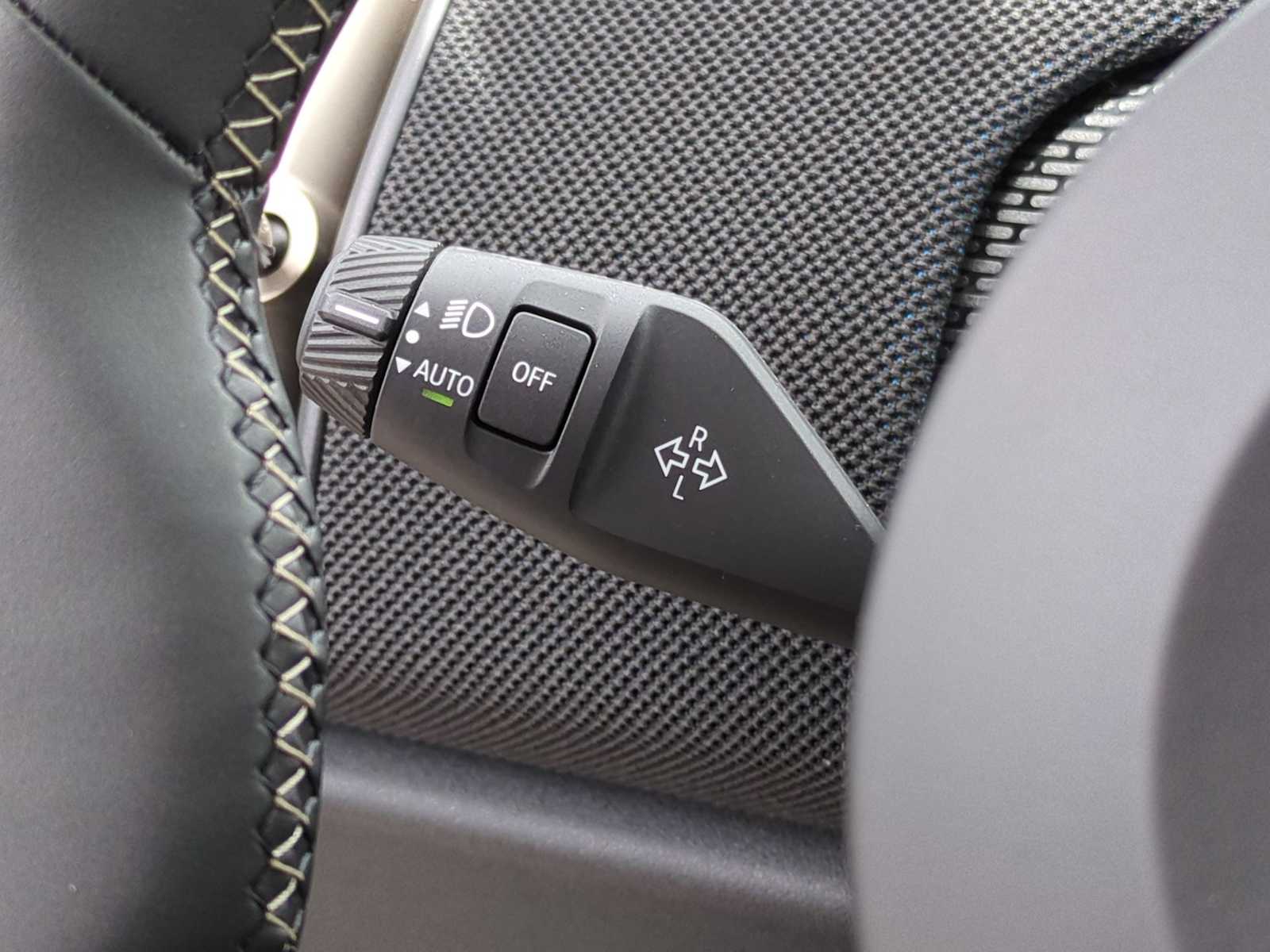 Vehicle image 27 of 36
