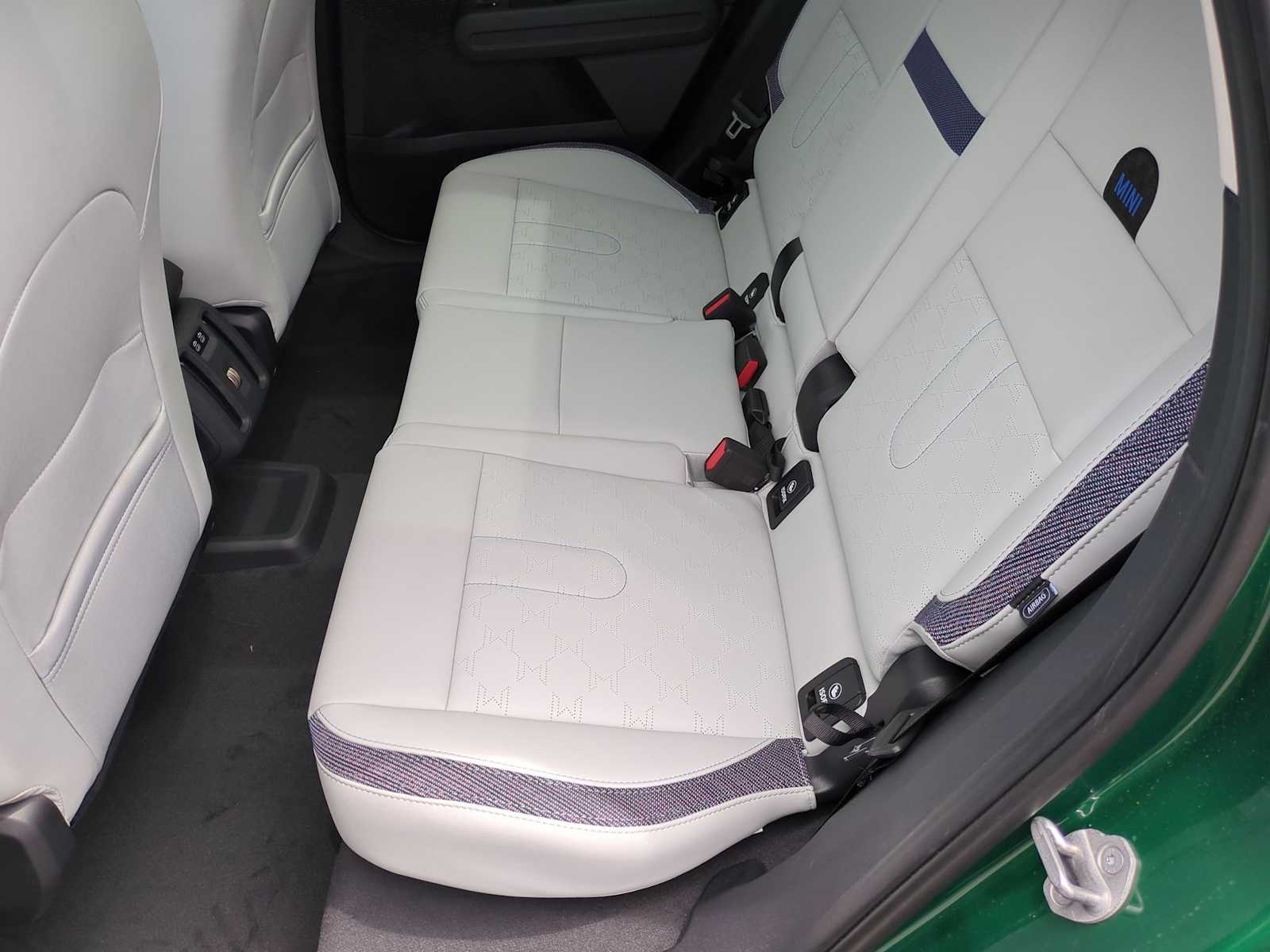 Vehicle image 19 of 36