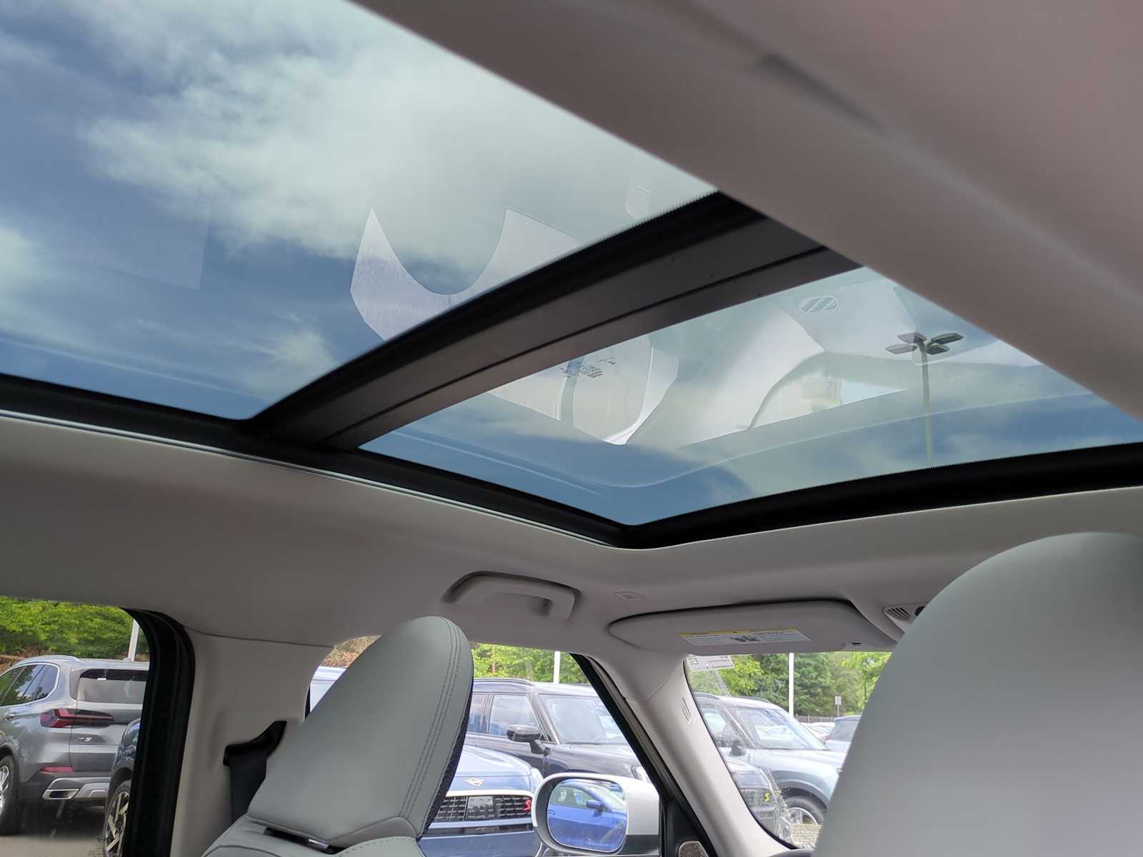 Vehicle image 21 of 36