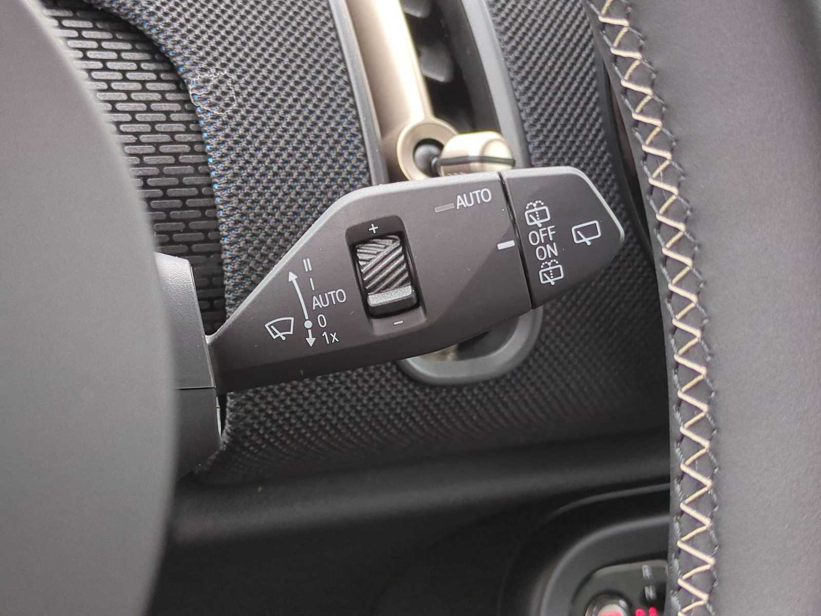 Vehicle image 26 of 36